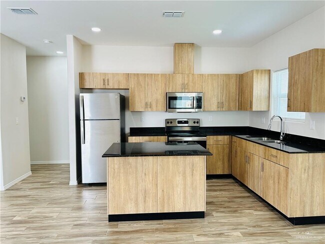 Building Photo - 5000 N Crown Point