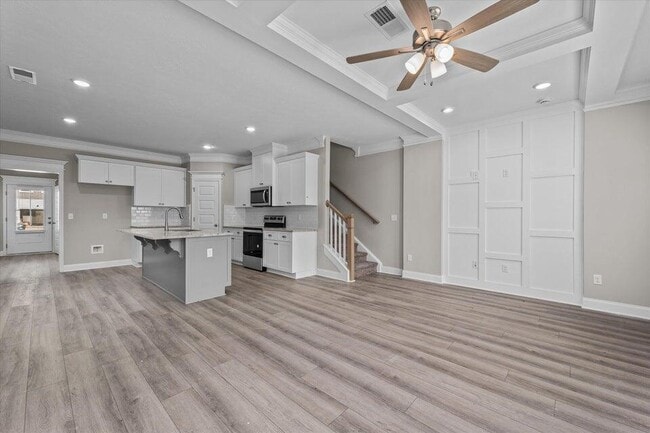 Building Photo - 208 Linsmore Ave