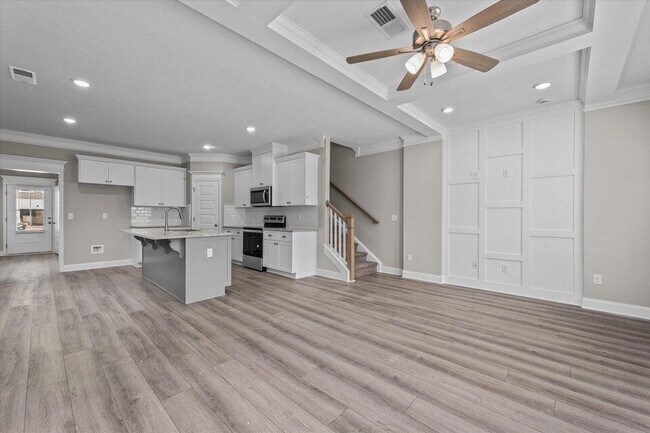 Foto del edificio - 208 Linsmore Ave