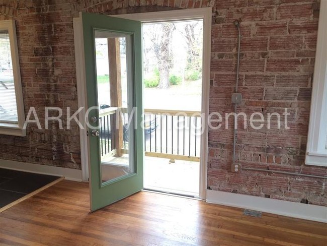 Building Photo - 1-Bed with Free Google Fiber | Watkins Place
