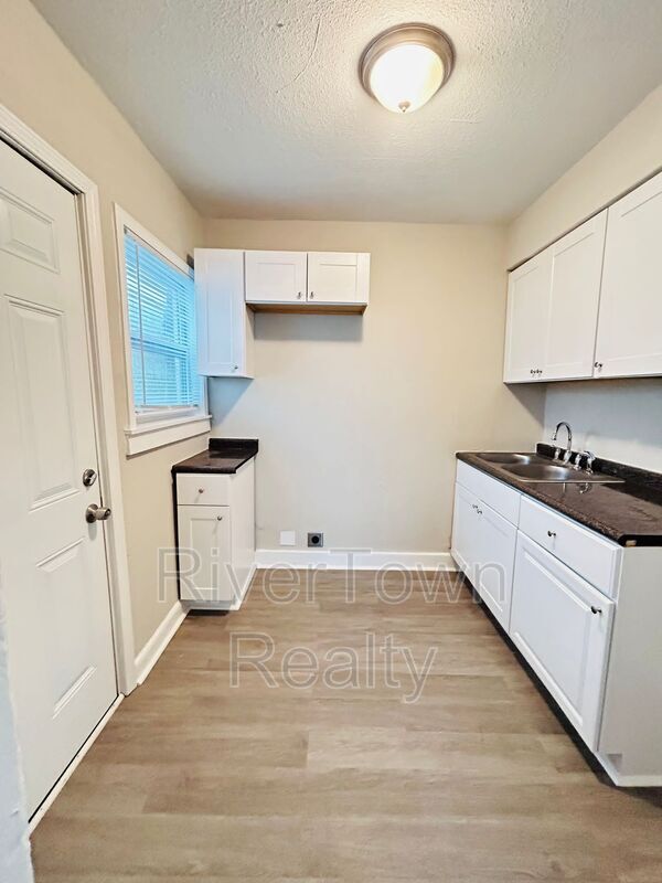 Foto del edificio - 3175 Jackson Ave