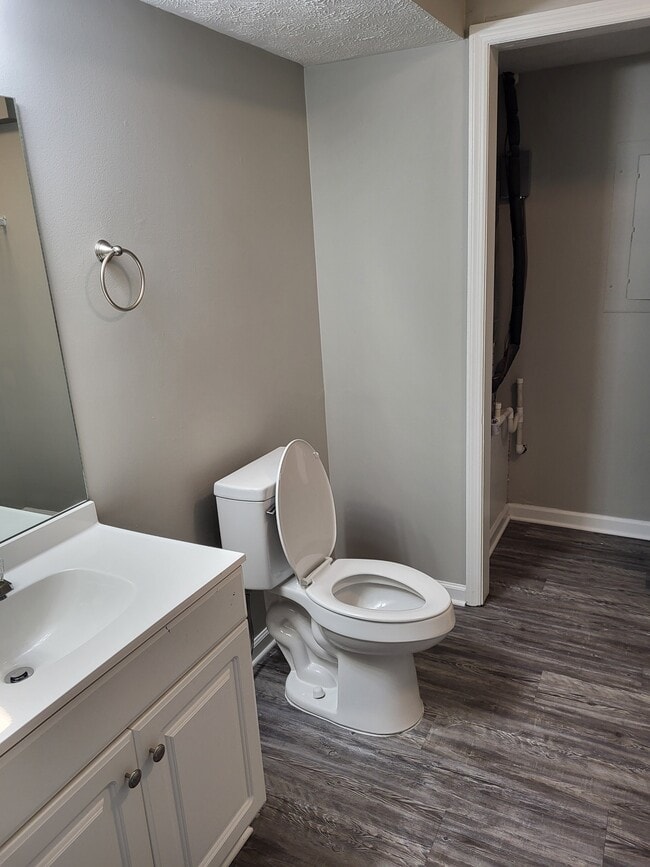 Foto del edificio - 313 Churchill Dr