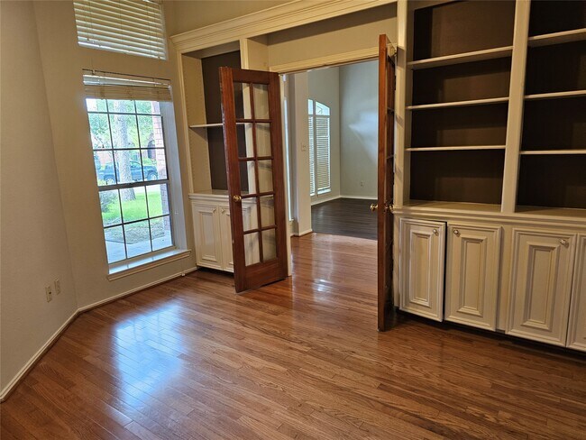 Foto del edificio - 6930 Shady Ln
