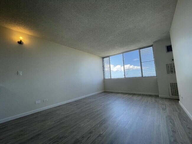 Foto del edificio - To register for the showing time below, no...