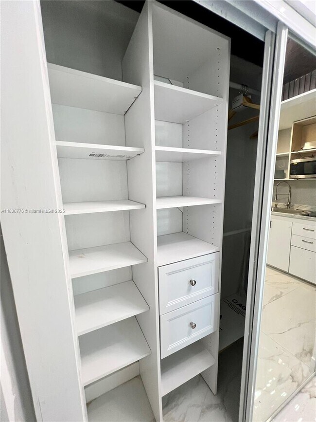 Foto del edificio - 511 N 70th Way