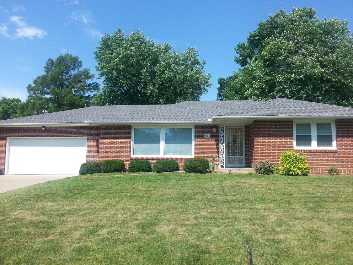 3502 W Lantern Ln, Saint Joseph, MO 64506 House Rental in Saint