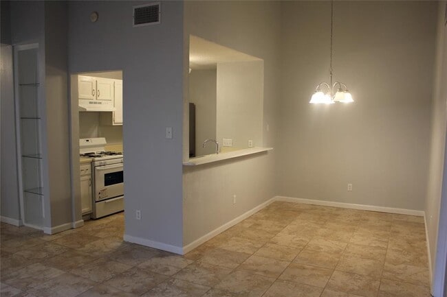 Building Photo - 504 Sierra Cove