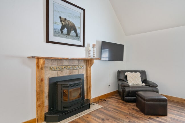 Building Photo - 420 Colt Rd