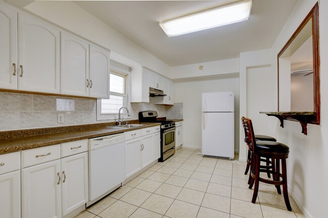 Building Photo - 150 Brookdale Ave