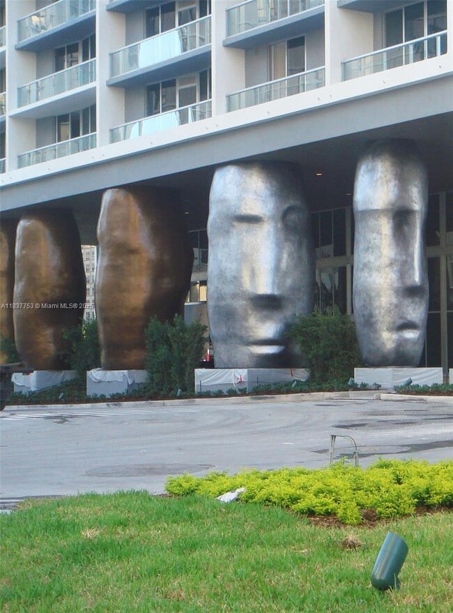 Building Photo - 475 Brickell Ave