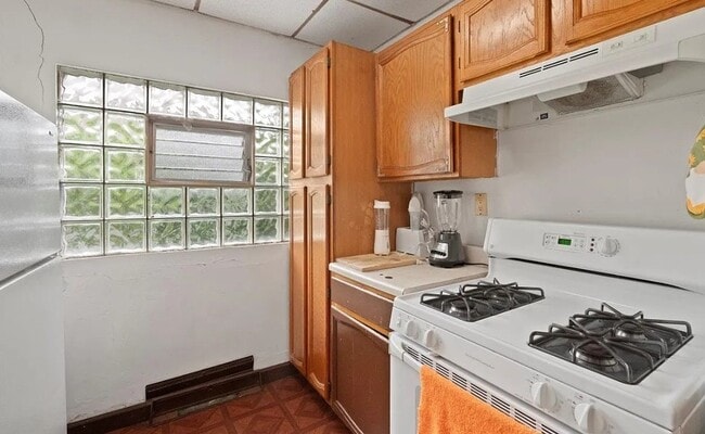 Building Photo - 555 Lorraine Ave
