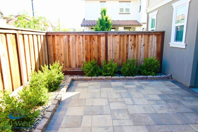 Building Photo - $1795 – In-Law Studio Unit in Newer Commun...