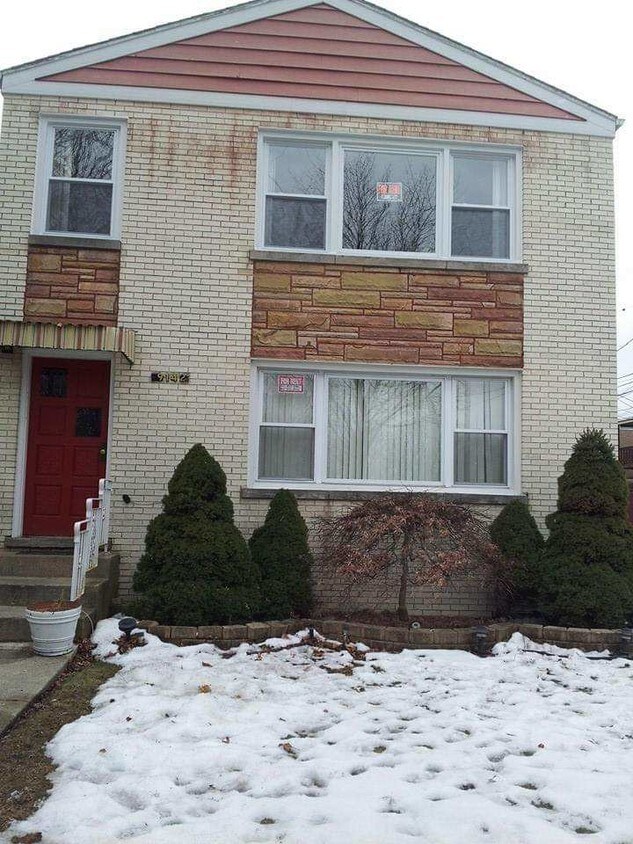 Primary Photo - 9142 Bennett Ave