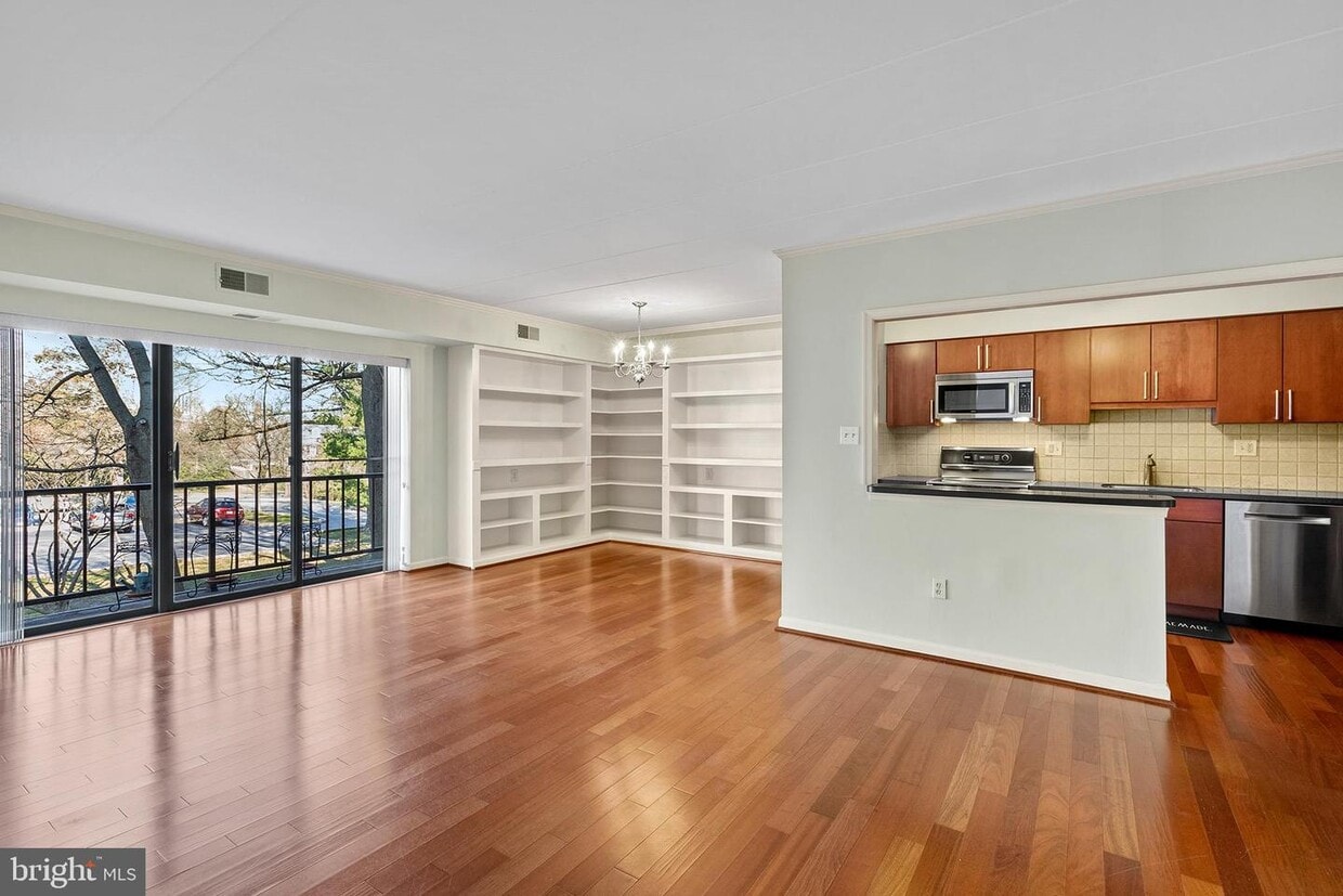 601 Montgomery Ave Unit 105, Bryn Mawr, PA 19010 Room for Rent in