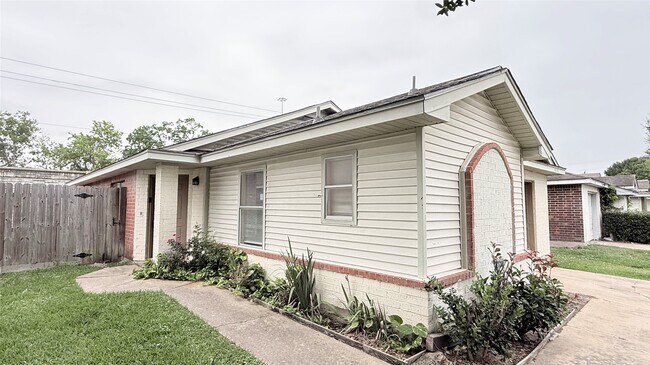 Foto del edificio - 4626 Callery Creek Dr