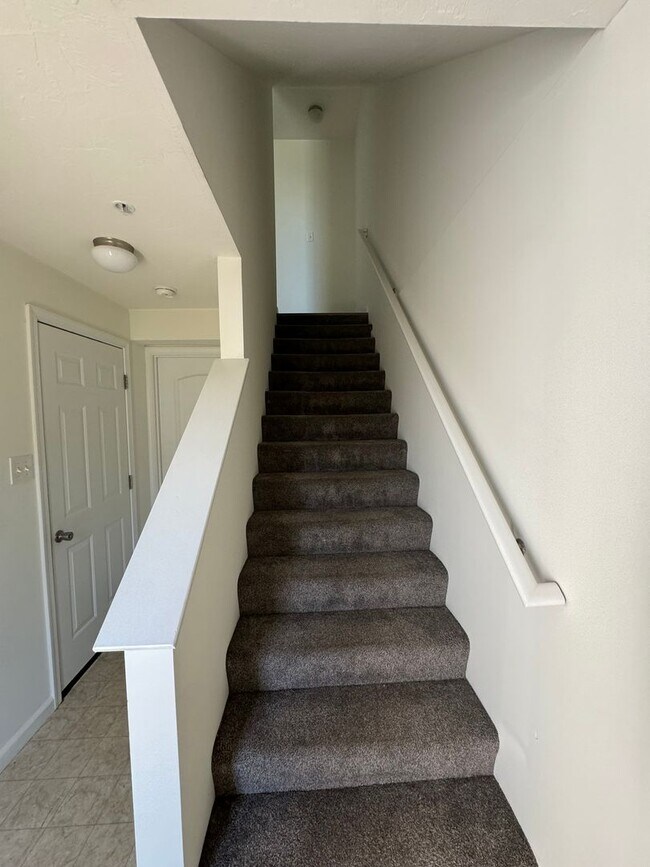 Building Photo - 3 bedroom, 2.5 bath townhome in Spring Gro...