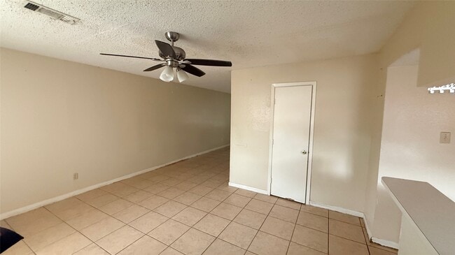 Building Photo - 2155 Hazlitt Dr