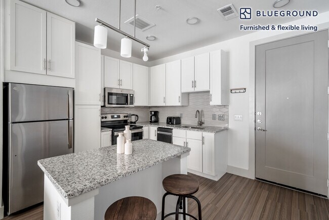 Foto del edificio - 710 E 3rd St