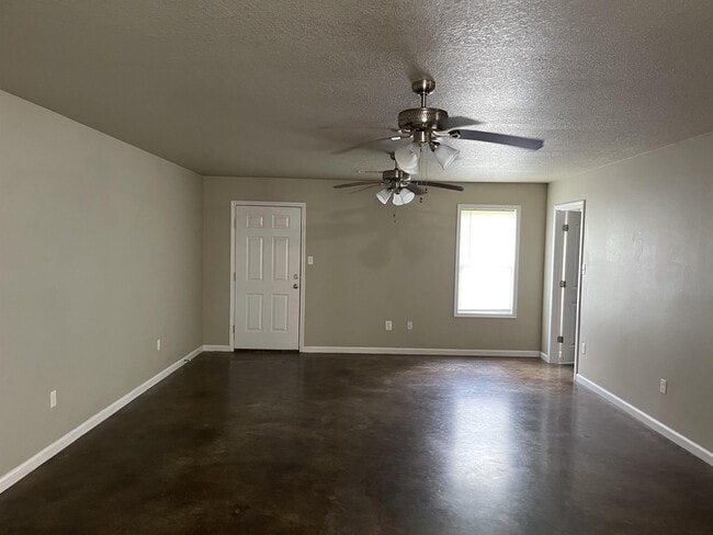 Building Photo - 407 Kiersen Ln