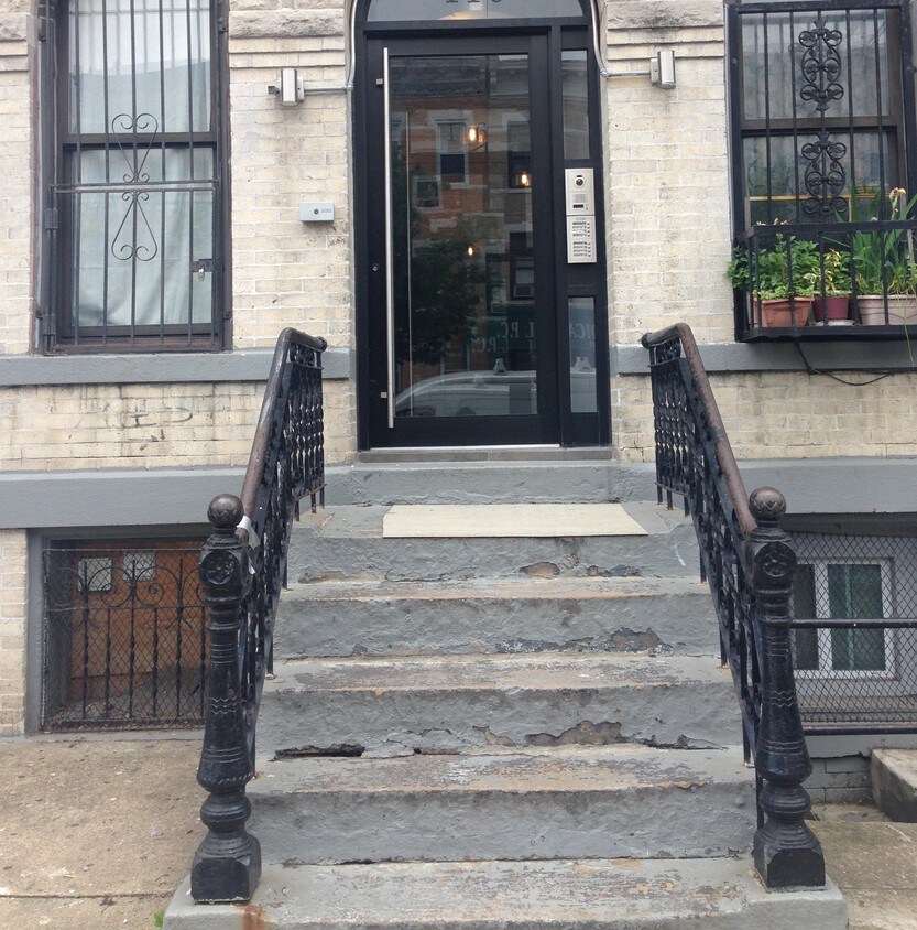 Primary Photo - 119 St Nicholas Ave