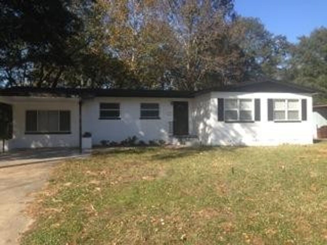 Foto principal - Spacious 4/2.5 Located in Westside Jax!