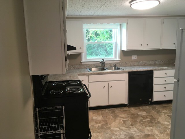 Kitchen - 62 Laurel Hill Dr