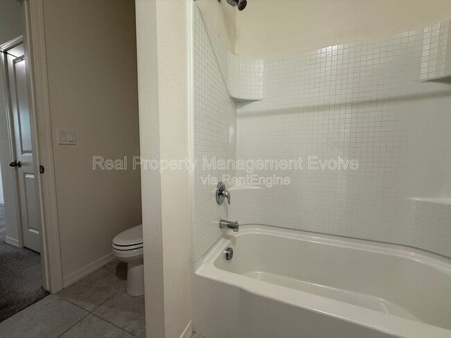Foto del edificio - 4710 N 194th Dr