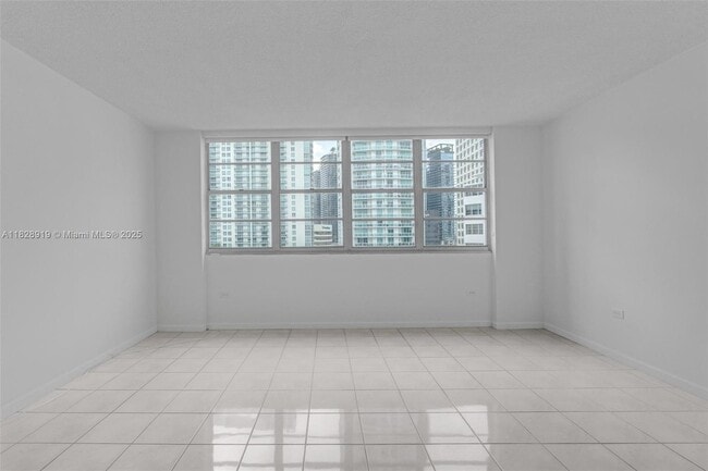 Building Photo - 905 Brickell Bay Dr