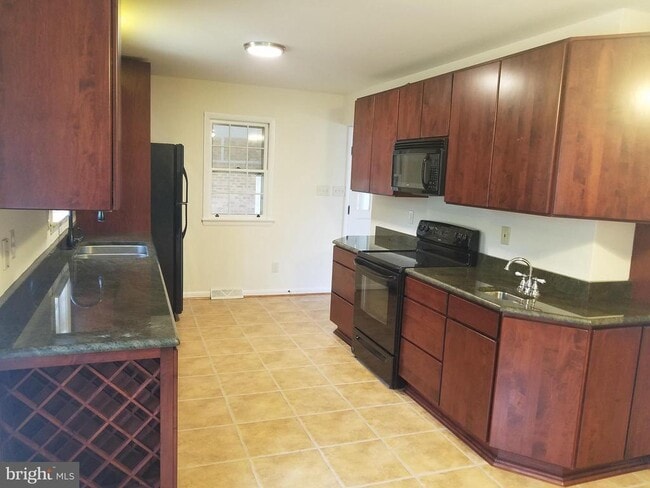 Building Photo - 8685 Ironsides Rd