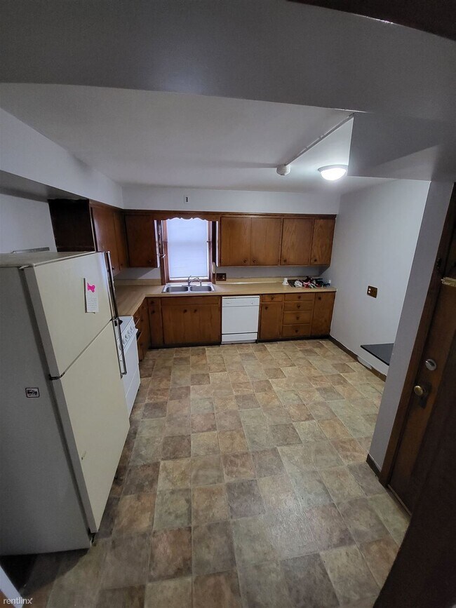 Building Photo - 2 br, 1 bath Triplex - 718 Range St