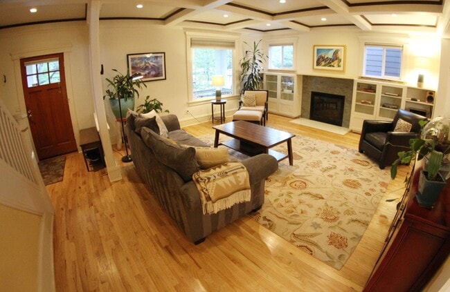 Building Photo - 2919 E Cherry St