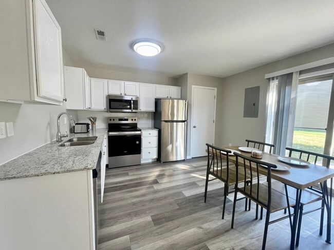 Building Photo - 210 White River Dr