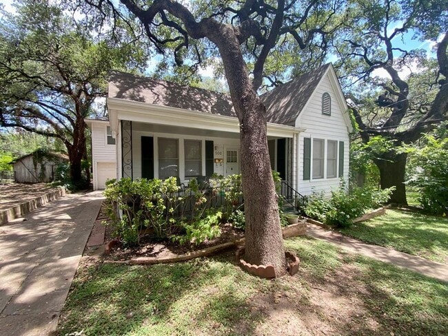 Building Photo - 502 Academy Dr
