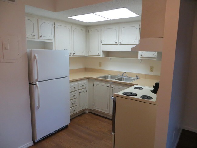 Building Photo - 1270 Santa Rosa St