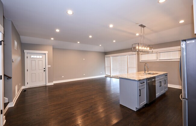 Foto del edificio - 3830 W Touhy Ave