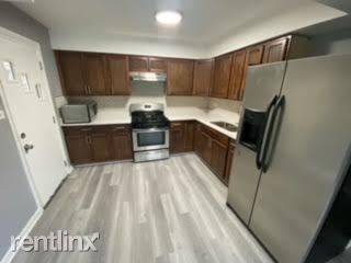 Building Photo - 3 br, 1.5 bath Townhome - 8216 S Dobson Ave