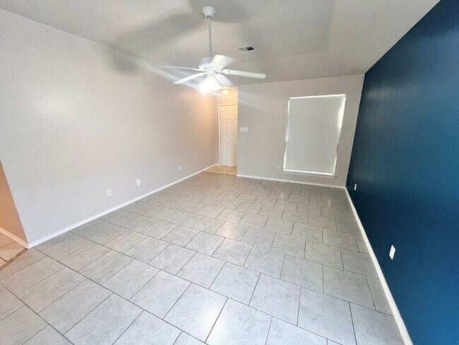 Foto del edificio - NEW IN MANAGEMENT - AVAILABLE JAN 1ST