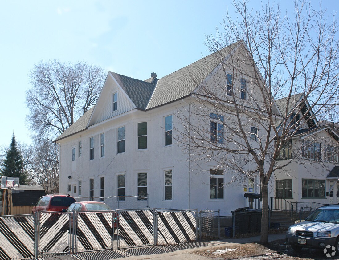 Foto del edificio - 1019 E 21st St