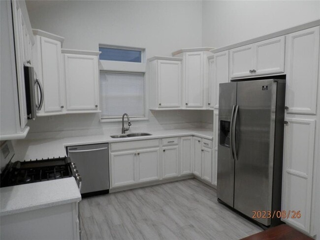 Building Photo - 126 19th St