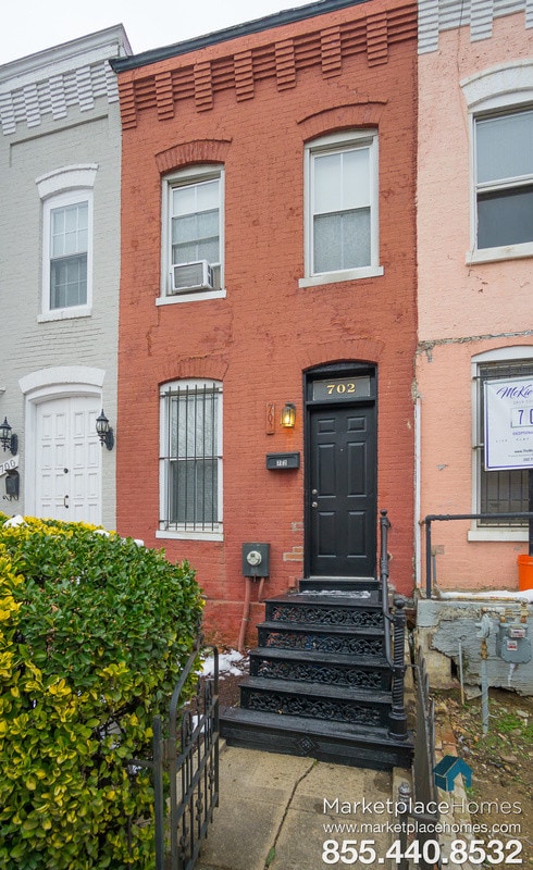 Primary Photo - 702 4th St SE
