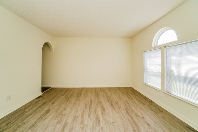 Foto del edificio - 364 Evergreen Cir