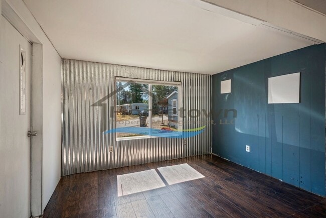 Building Photo - 2 Bedroom 1 Bath Home Available in Sagle's...