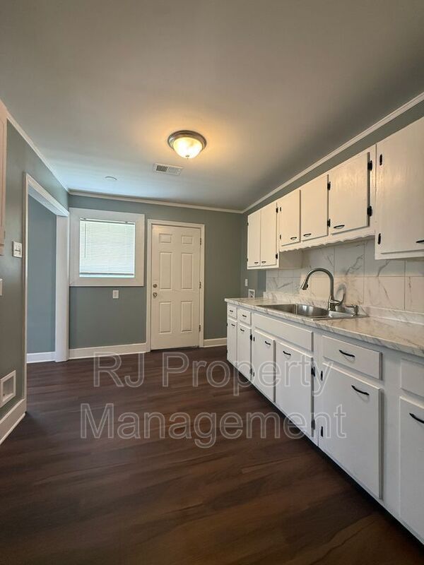 Building Photo - 3613 Ladue St