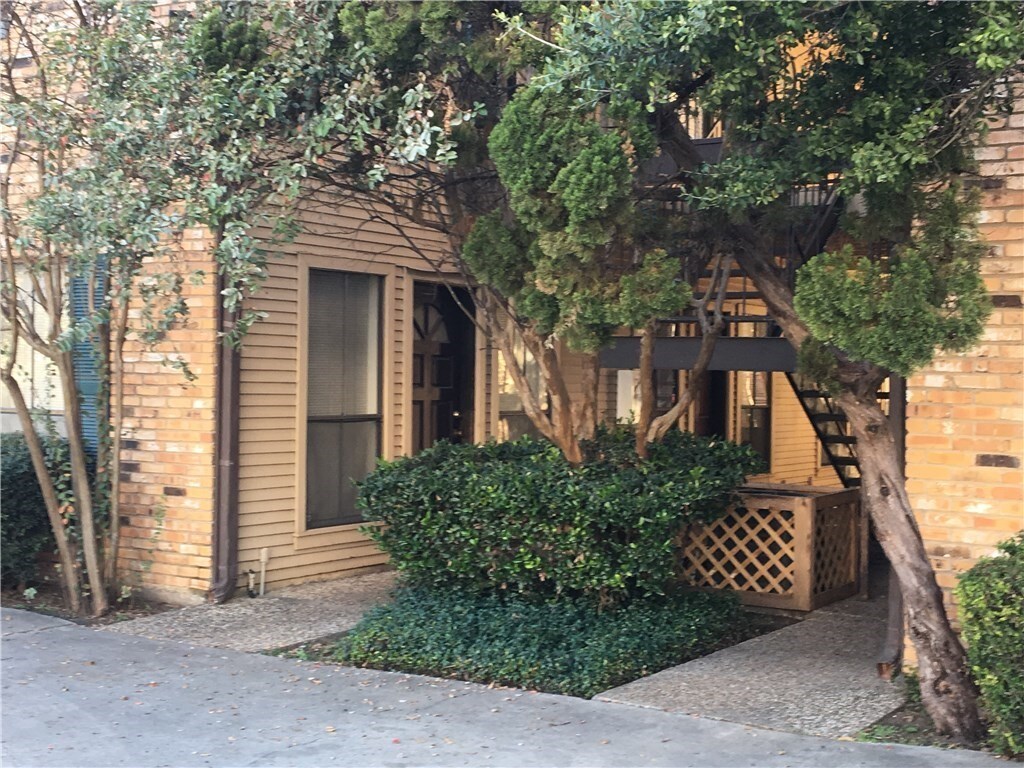 Building Photo - 2206 Nueces St