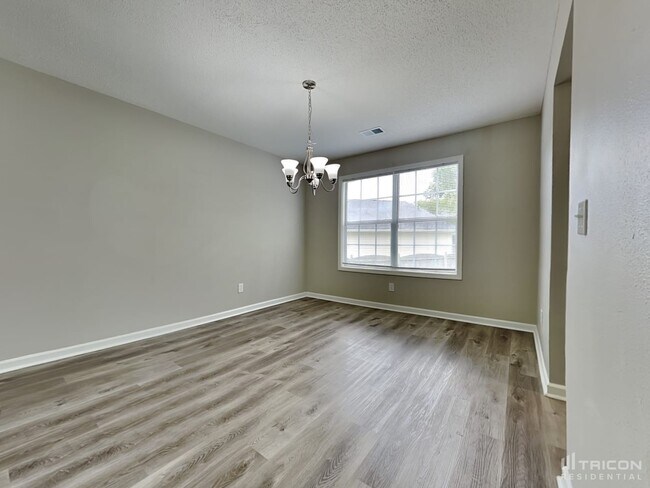 Foto del edificio - 208 Autumn Woods Dr