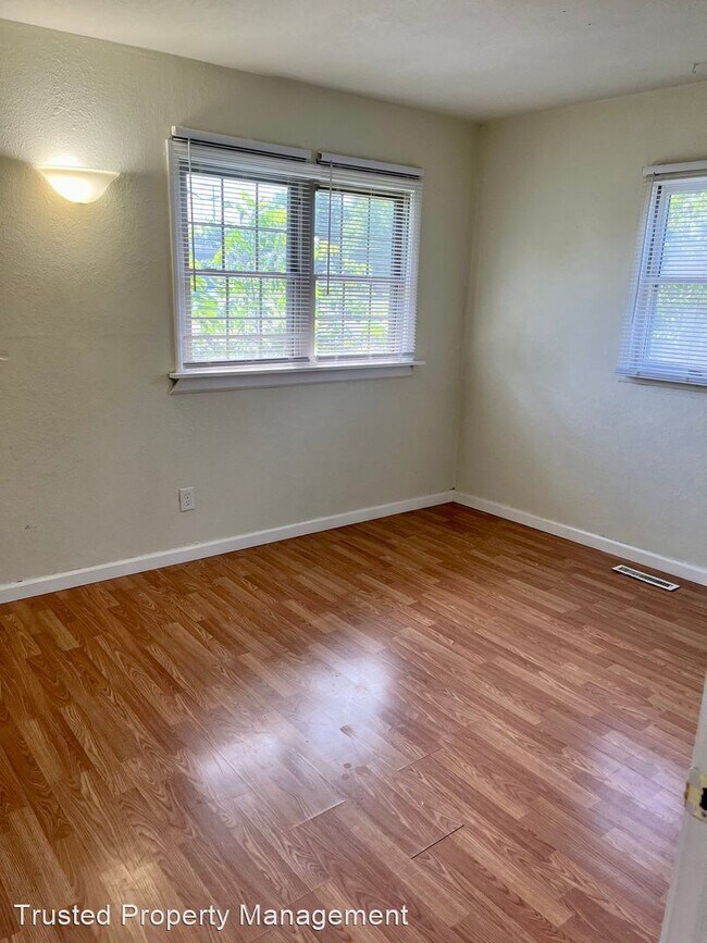 Building Photo - 3 br, 1 bath House - 345 South Park Street