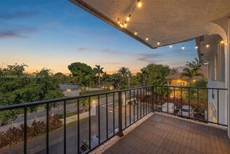 Building Photo - 3000 NE 5th Terrace