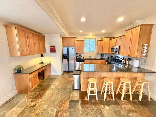 Building Photo - 625 E 200 S