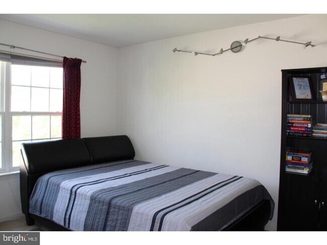 Foto del edificio - 8 Stafford Dr