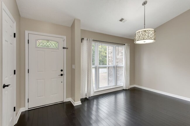 Building Photo - 3 Bed, 2 Bath Home w/ 2 Car Garage